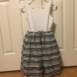 Black&White striped elegant dress with a cute belt